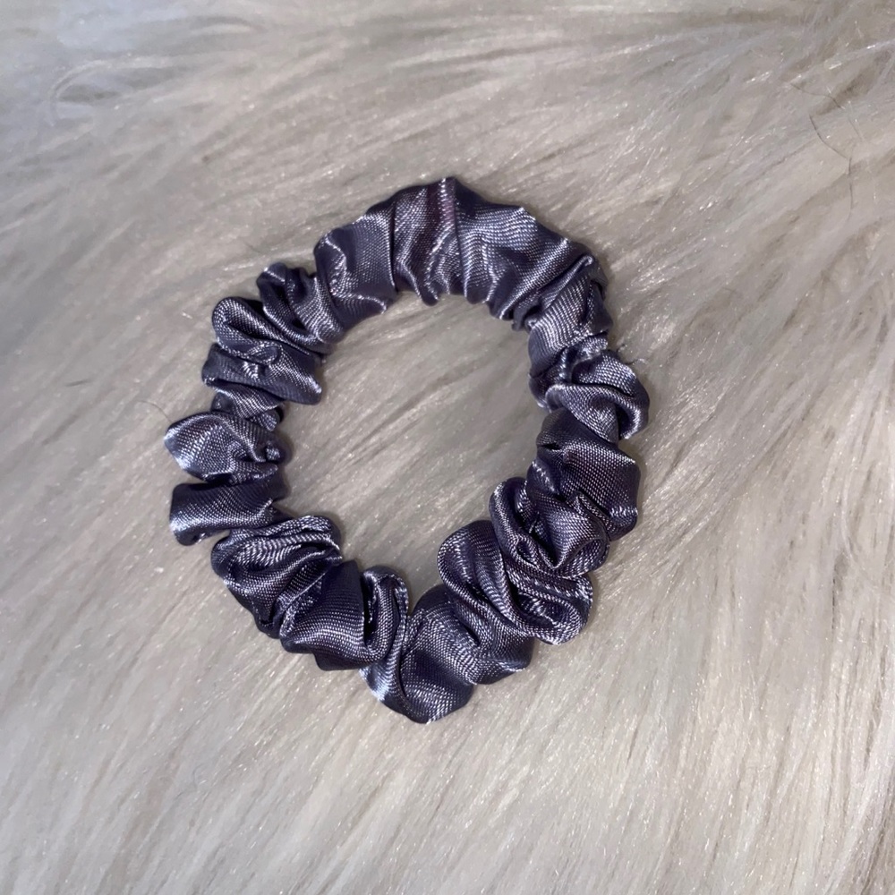 ✨Scrunchie Set ✨ - Picture 3 of 6